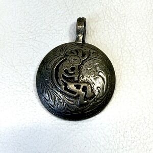 Kokopelli Silver Tone Round Pendant Medallion Charm‎ Necklace Southwest Western